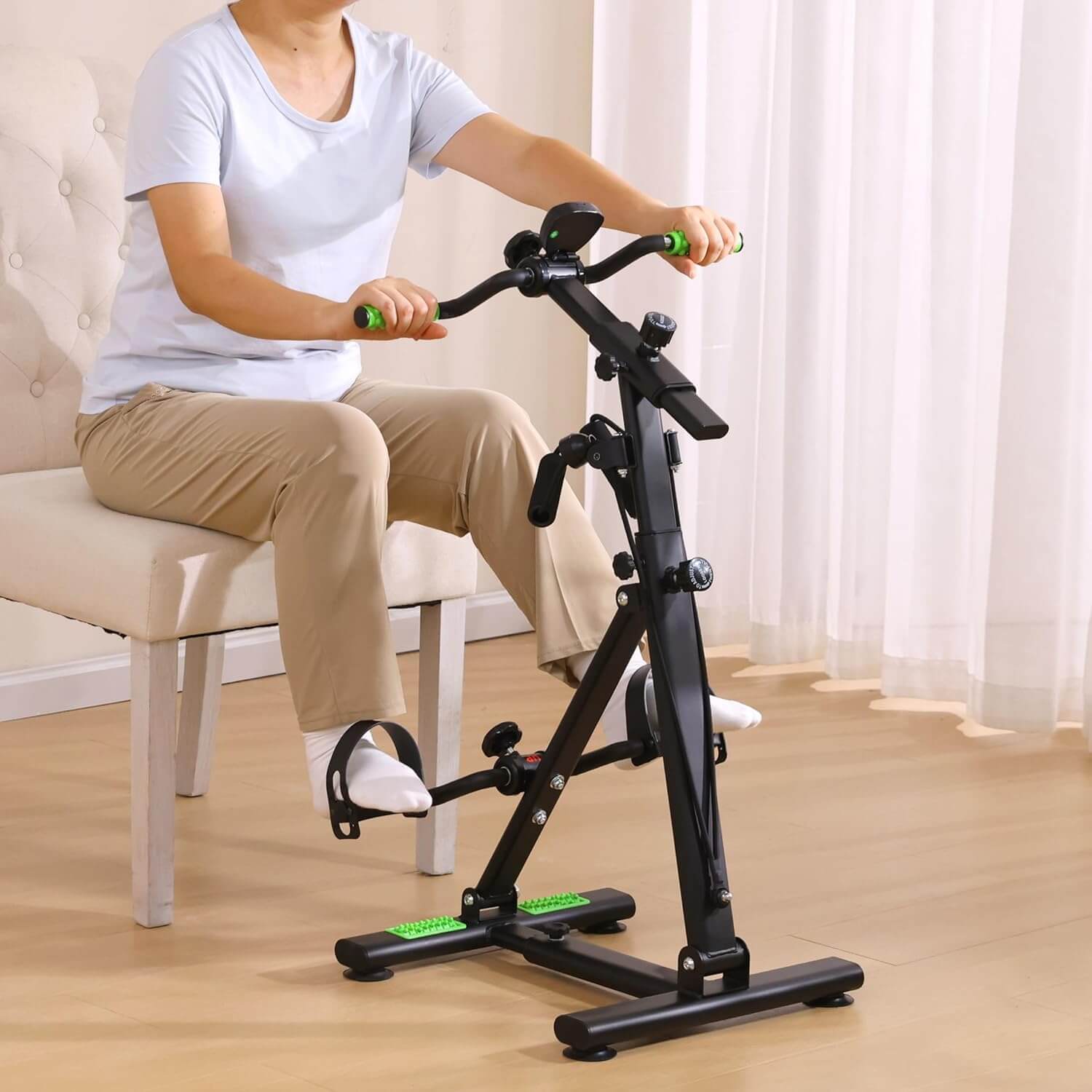 A person using the LumiPuro Kompakti Poljinharjoittelija at home, focused on improving mobility and strength.